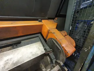 01. Robotické pracoviště ABB pro svařování s otočným pracovním stolem.