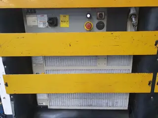 01. Robotické pracoviště ABB pro svařování s otočným pracovním stolem.