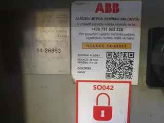 01. Robotické pracoviště ABB pro svařování s otočným pracovním stolem.