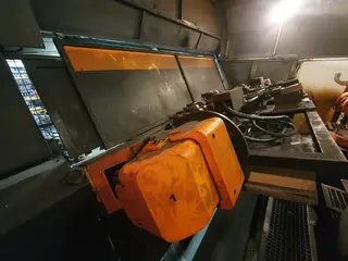 01. Robotické pracoviště ABB pro svařování s otočným pracovním stolem.