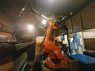 01. Robotické pracoviště ABB pro svařování s otočným pracovním stolem.