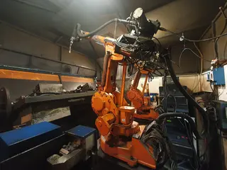 01. Robotické pracoviště ABB pro svařování s otočným pracovním stolem.