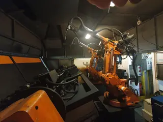 01. Robotické pracoviště ABB pro svařování s otočným pracovním stolem.