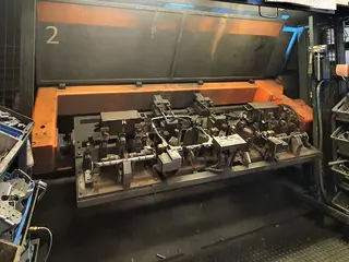 01. Robotické pracoviště ABB pro svařování s otočným pracovním stolem.