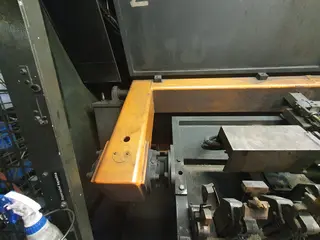 01. Robotické pracoviště ABB pro svařování s otočným pracovním stolem.