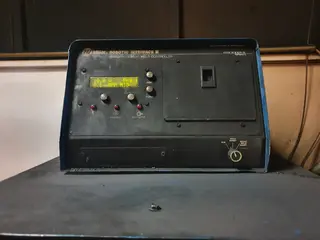 02. Robotické pracoviště ABB pro svařování s otočným pracovním stolem.