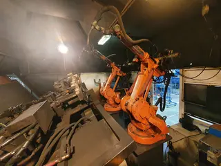02. Robotické pracoviště ABB pro svařování s otočným pracovním stolem.