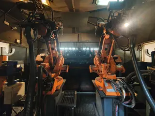 02. Robotické pracoviště ABB pro svařování s otočným pracovním stolem.