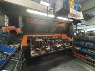 02. Robotické pracoviště ABB pro svařování s otočným pracovním stolem.