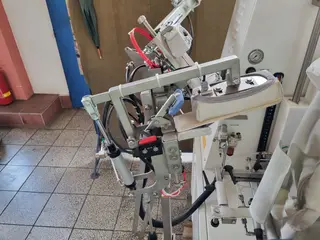 02. Žehlící stroj na košile a stroj na žehlení límců a manžet - Barbanti 484E + Barbanti 520E 