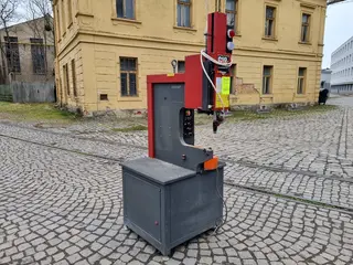 C-Mec 271 hydraulický bodový lis Haeger 618PLUS-H