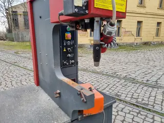 C-Mec 271 hydraulický bodový lis Haeger 618PLUS-H