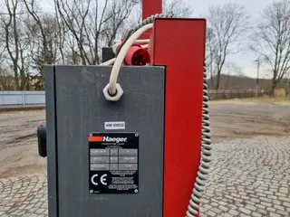 C-Mec Kladno 272 hydraulický bodový lis Haeger 618PLUS-H