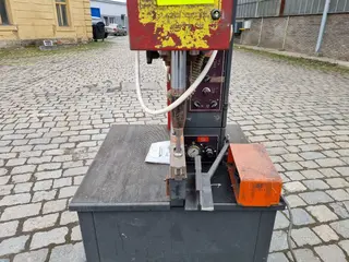 C-Mec 273 hydraulický bodový lis Haeger 618-1H