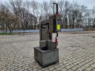 C-Mec 274 hydraulický bodový lis Haeger
