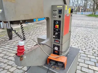 C-Mec 274 hydraulický bodový lis Haeger