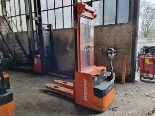 C-Mec 030 soubor 5 ks. paletovacích vozíků elektrických