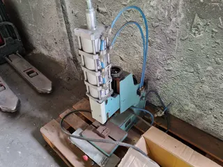 C-Mec 049 vzduchová nýtovačka LP 320E 17