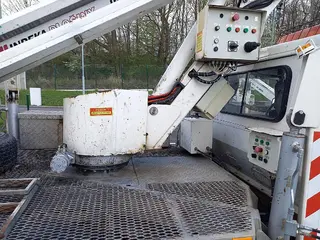 E - aukce ČEZ Land Rover plošina IPT12-1/A, RZ 8T91027