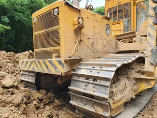 06. Trubkoukladač KOMATSU D 355 C3, nr. 11705