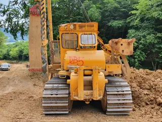 06. Trubkoukladač KOMATSU D 355 C3, nr. 11705