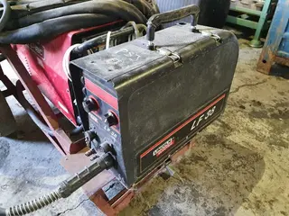 PSJ 07. Svářečka LINCOLN ELECTRIC s podavačem LF39