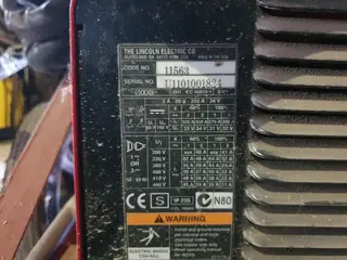PSJ 07. Svářečka LINCOLN ELECTRIC s podavačem LF39