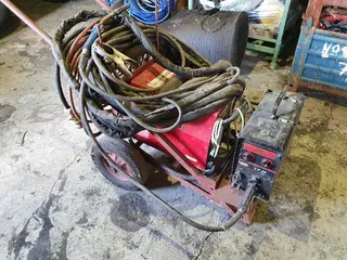 PSJ 07. Svářečka LINCOLN ELECTRIC s podavačem LF39