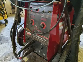 PSJ 08. Svářečka LINCOLN ELECTRIC INVERTEC STT II s podavačem LF38