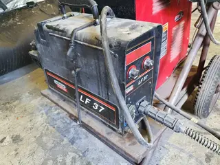 PSJ 08. Svářečka LINCOLN ELECTRIC INVERTEC STT II s podavačem LF38