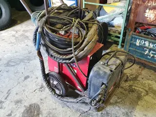 PSJ 08. Svářečka LINCOLN ELECTRIC INVERTEC STT II s podavačem LF38