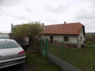 1/4 RD + pozemky - Skuhrov pod Brdy, Trhové Dušníky, Nesvačily u Berouna