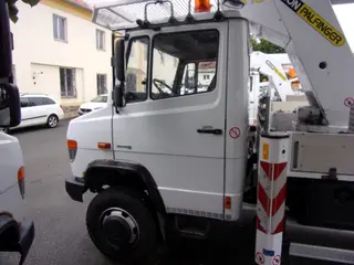 49. e - aukce ČEZ MERCEDES BENZ VARIO 816DA 4X4 S PLOŠINOU, RZ 8T59077