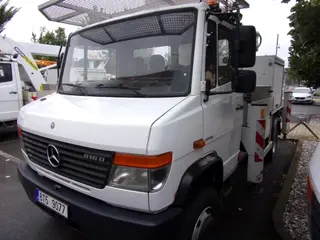 49. e - aukce ČEZ MERCEDES BENZ VARIO 816DA 4X4 S PLOŠINOU, RZ 8T59077