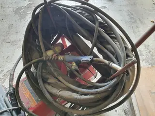 PSJ 10. Svářečka LINCOLN ELECTRIC INVERTEC STT II s podavačem LF39