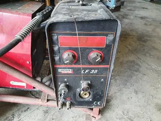 PSJ 10. Svářečka LINCOLN ELECTRIC INVERTEC STT II s podavačem LF39