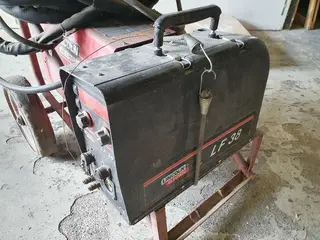 PSJ 10. Svářečka LINCOLN ELECTRIC INVERTEC STT II s podavačem LF39