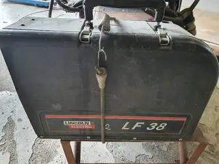 PSJ 10. Svářečka LINCOLN ELECTRIC INVERTEC STT II s podavačem LF39