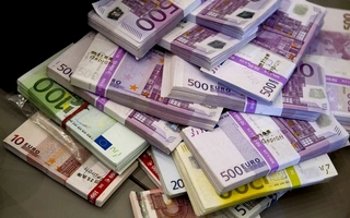 100 % obchodní podíl (10 akcií o jmenovité hodnotě a 12.000 EUR) na společnosti INOVAT SE v likvidaci