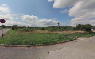 100 % obchodní podíl společnosti INSPIRING PROPERTY s.r.o., včetně pozemku k.ú. Masečín