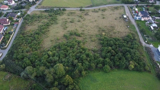 100 % obchodní podíl společnosti INSPIRING PROPERTY s.r.o., včetně pozemku k.ú. Masečín