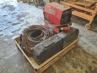 PSJ 13. 2ks svářečka LINCOL ELECTRIC v350pro s 2ks podavačů LF38, 6 ks kontrolérů