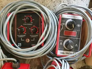 PSJ 13. 2ks svářečka LINCOL ELECTRIC v350pro s 2ks podavačů LF38, 6 ks kontrolérů