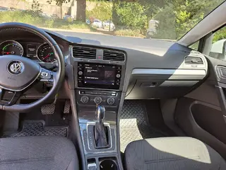 VŘ č. 17 ČEZ VOLKSWAGEN GOLF 100kW 136 PS e-Golf, RZ EL336AB