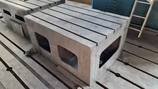 PŽSK 88. 2 ks. Upínací kostky 100x140x70, svěrák