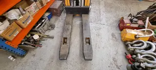 PŽSK 840. Vysokozdvižný vozík WR 1025/1000 kg