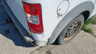  INTORA 21. Automobil Ford Transit Connect 9T4 9025