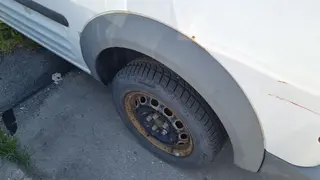  INTORA 21. Automobil Ford Transit Connect 9T4 9025