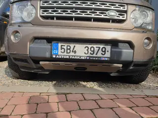 automobil Land Rover Discovery 4 HSE
