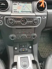 automobil Land Rover Discovery 4 HSE